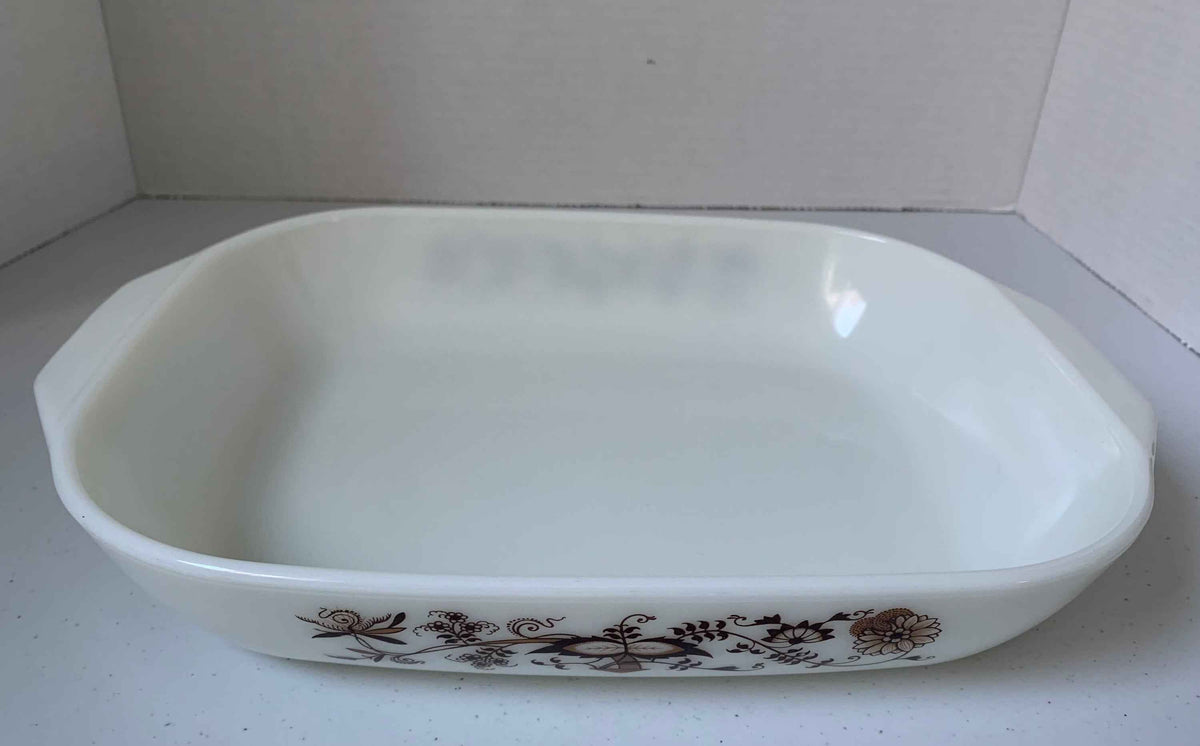Pyrex Casserole Dish, Vintage Pyrex England Casserole Dish, Shades of Brown Vines Pattern, Rectangular 10” x 8.5” Casserole Pan, Pyrex dish