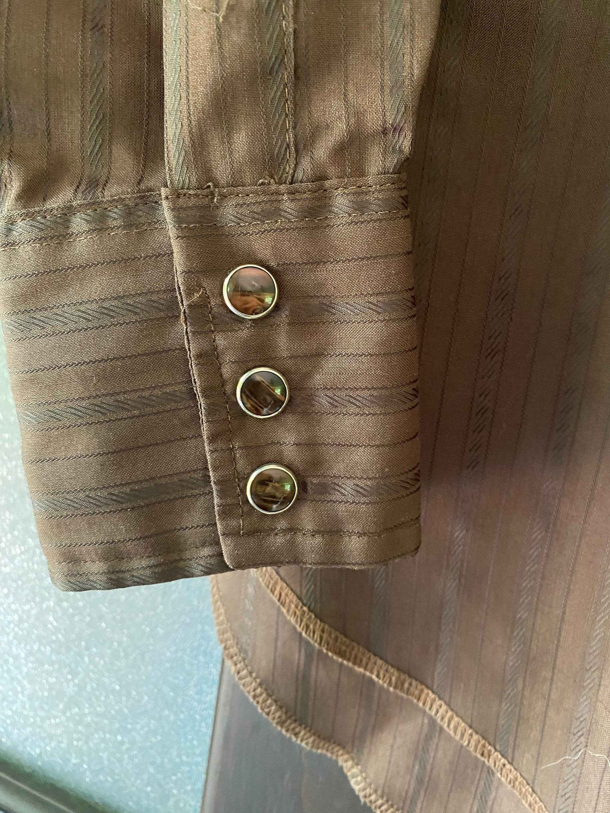 Vintage Wrangler Pearl Snap Dress Shirt, 1970’s Brown Wrangler Western Shirt Size 15 1/2 Medium, Wrangler Long Tails Western Dress Shirt USA
