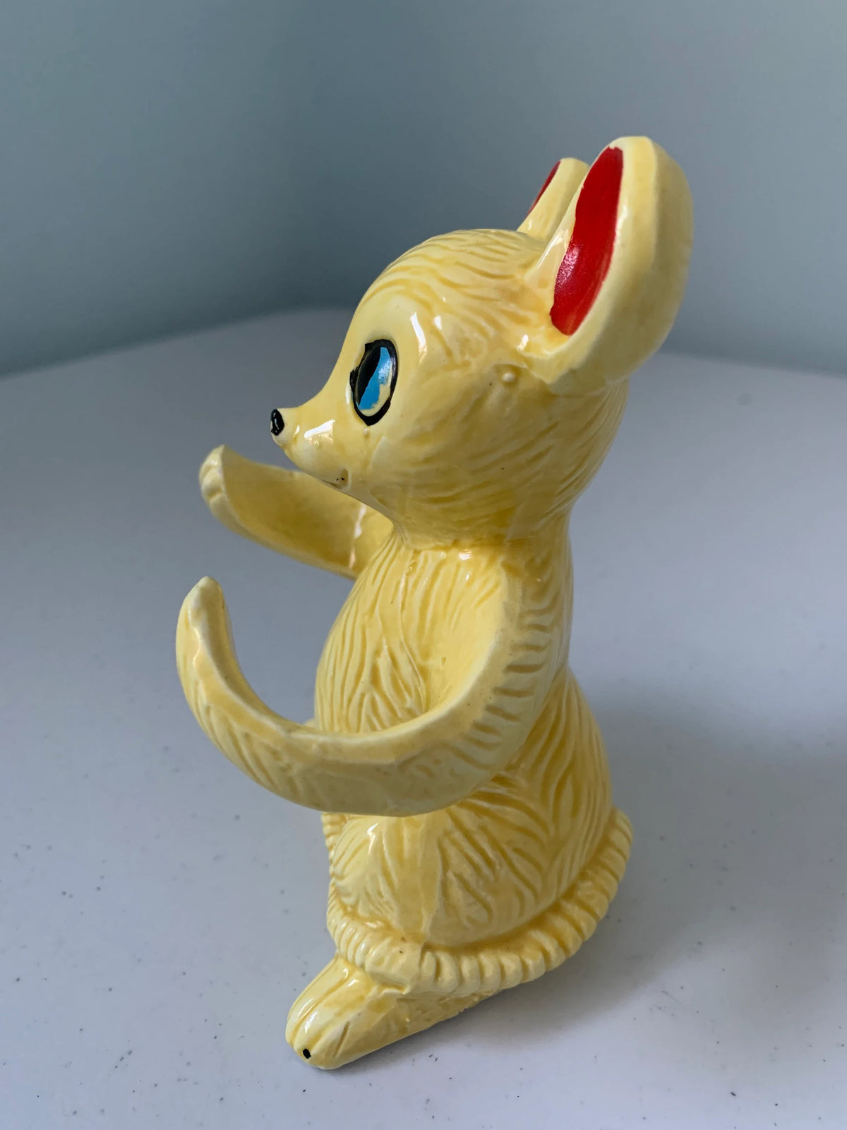 Vintage Mouse Holding Cheese Wedges Salt & Pepper Shakers, Made in Japan, Mouse with Cheese Salt and Pepper, Kitschy Mouse, Mouse Figurine