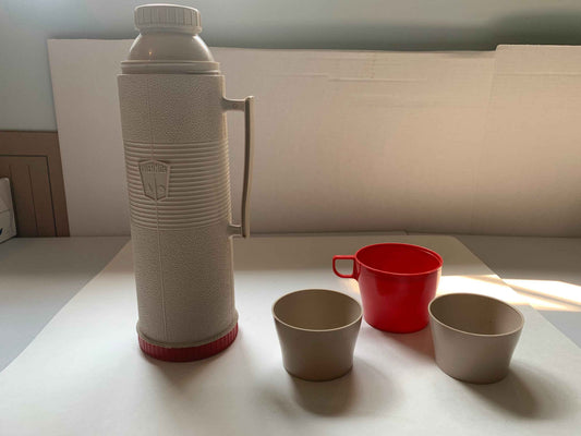 Vintage Thermos, Thermos Quart Size with Three Drink Cups, Removable Thermos Insert, Model 2402 Thermos, Cream Colour Brick Red Thermos 24F