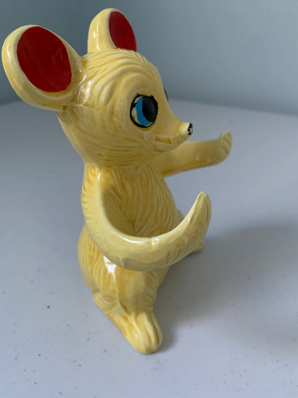 Vintage Mouse Holding Cheese Wedges Salt & Pepper Shakers, Made in Japan, Mouse with Cheese Salt and Pepper, Kitschy Mouse, Mouse Figurine