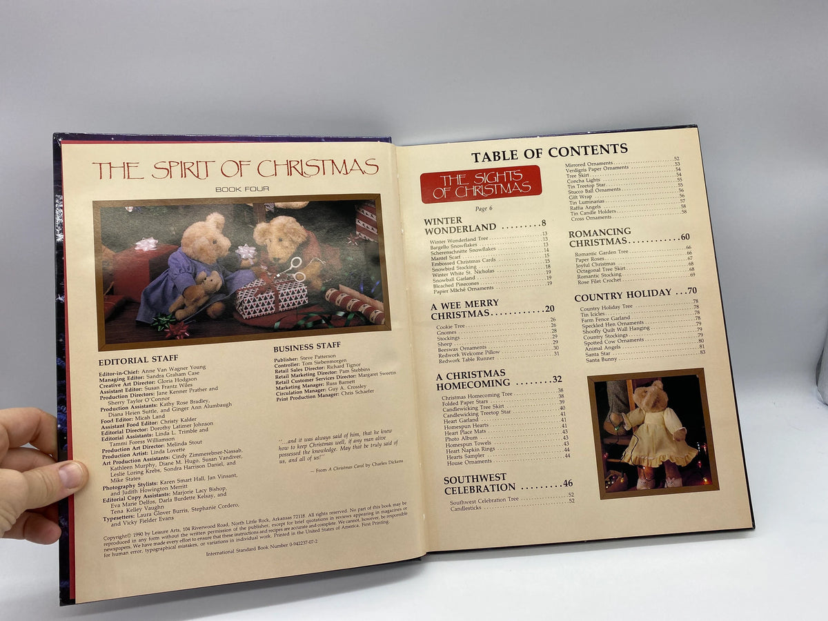 Leisure Arts Presents The Spirt Of Christmas Creative Holiday Ideas Book 4, 1990 The Spirit of Christmas Book 4, Vintage Christmas Crafts