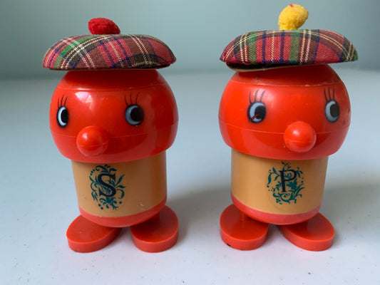 Vintage Scottish Salt and Pepper Shakers, Plastic Red Men Wearing Plaid Tam, Kitschy Anthropomorphic Scottish Men Salt and Pepper Shakers